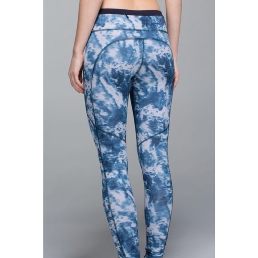 Rare Lululemon Speed Tight III Luxtreme Leggings in Naval Blue